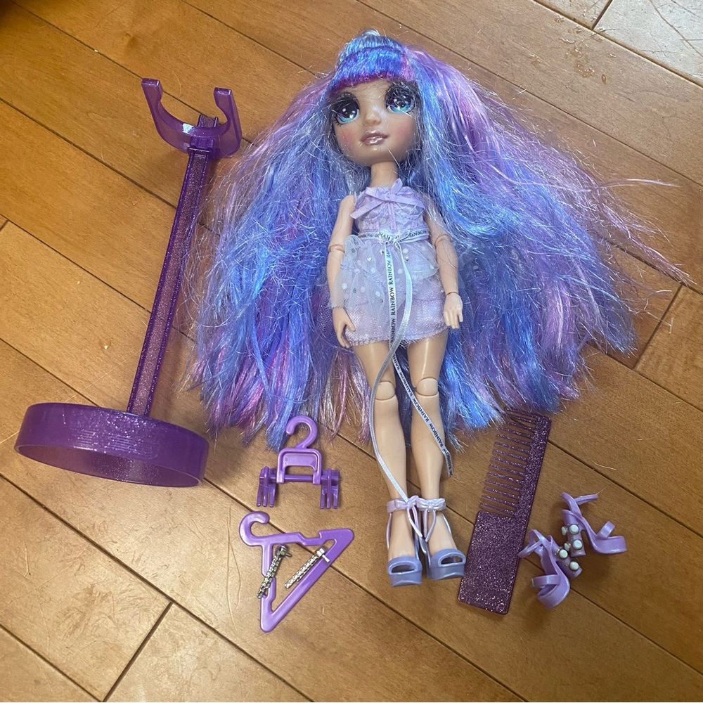 Rainbow High Violet Willow - Purple Doll 2019 Extra Shoes hangers comb stand